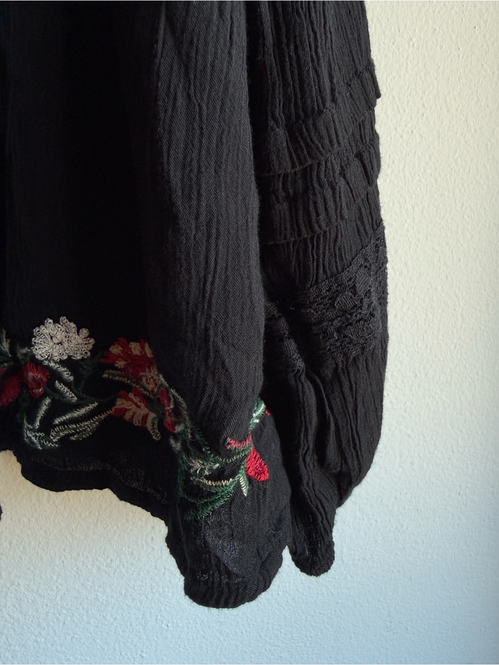 American Eagle Embroidered Floral Peasant Blouse Black Boho Long Sleeve L - Picture 5 of 6